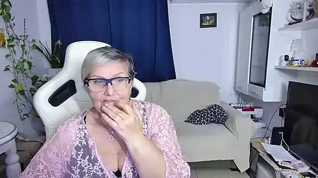 Snapshot of Selenna57 chatting on 04.04.26 Selenna57 online show from 04.04.26