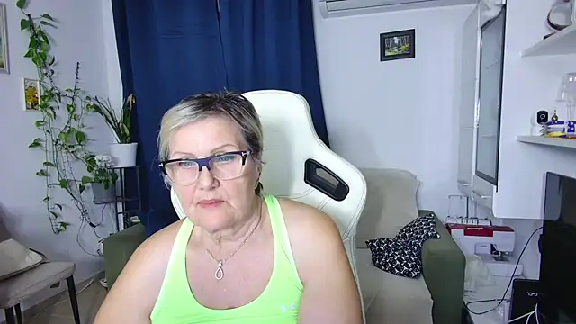 Snapshot of Selenna57 chatting on 04.06.26 Selenna57 online show from 04.06.26