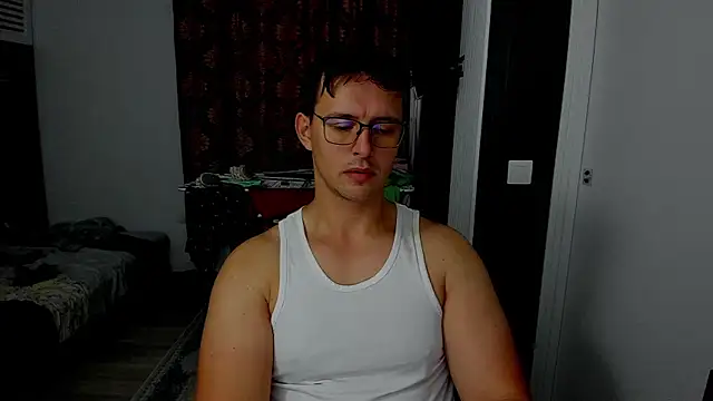 Snapshot of sexxymuscles4u chatting on 10.13.25 sexxymuscles4u online show from 10.13.25