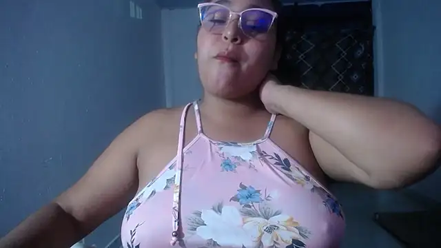 Snapshot of sirena_15 chatting on 04.25.26 sirena 15 online show from 04.25.26