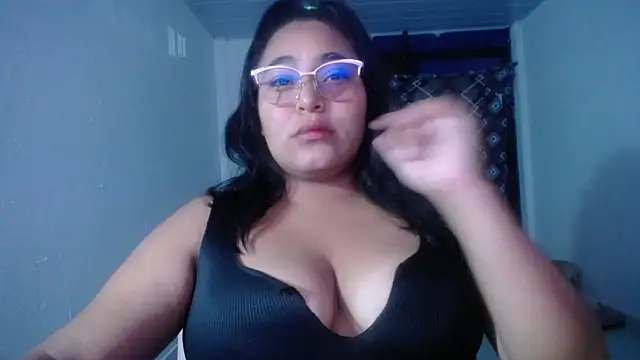 Snapshot of sirena_15 chatting on 04.26.26 sirena 15 online show from 04.26.26