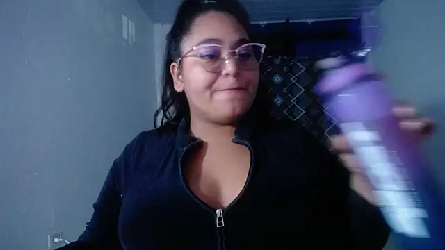 Snapshot of sirena_15 chatting on 04.28.26 sirena 15 online show from 04.28.26