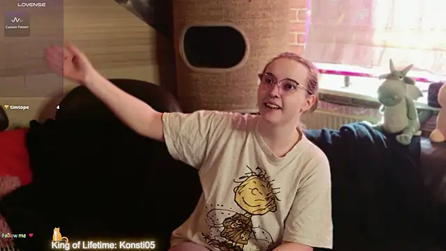 Snapshot of GamerGirl_Eve chatting on 06.05.26 GamerGirl Eve online show from 06.05.26