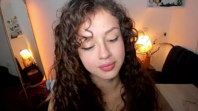 Cassandra Caiin online show from 04.21.26