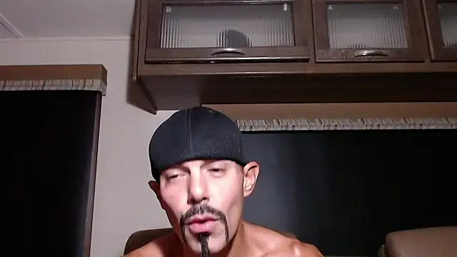 Snapshot of ThickD2C chatting on 07.05.26 ThickD2C online show from 07.05.26