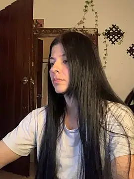 Estefani 32 online show from 04.18.26