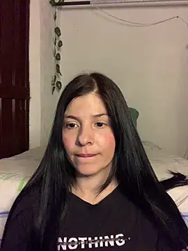 Snapshot of Estefani_32 chatting on 06.18.26 Estefani 32 online show from 06.18.26