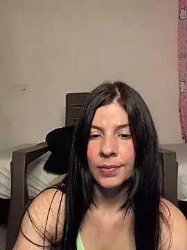 Snapshot of Estefani_32 chatting on 06.20.26 Estefani 32 online show from 06.20.26