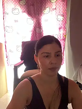 Snapshot of Estefani_32 chatting on 06.24.26 Estefani 32 online show from 06.24.26