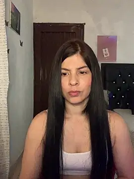 Snapshot of Estefani_32 chatting on 07.20.26 Estefani 32 online show from 07.20.26