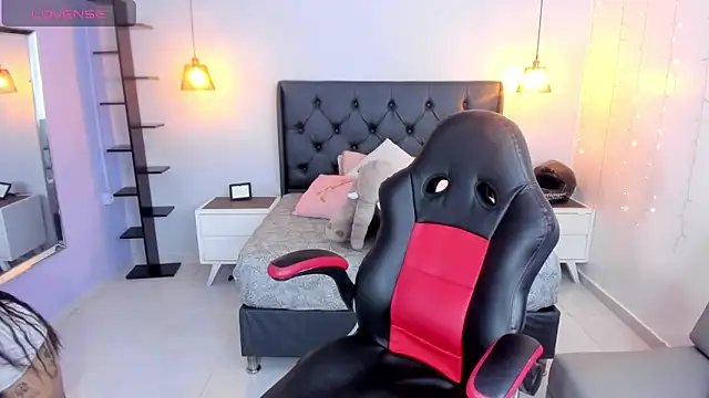 AMELIELEONE online show from 01.09.25