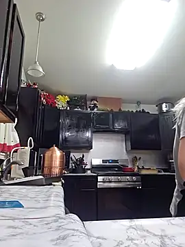 Snapshot of ScarletCallings420 chatting on 12.21.24 ScarletCallings420 online show from 12.21.24