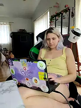 Snapshot of ScarletCallings420 chatting on 01.24.25 ScarletCallings420 online show from 01.24.25