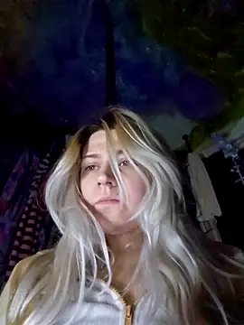 Snapshot of ScarletCallings420 chatting on 02.14.25 ScarletCallings420 online show from 02.14.25