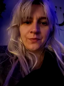 Snapshot of ScarletCallings420 chatting on 11.03.25 ScarletCallings420 online show from 11.03.25