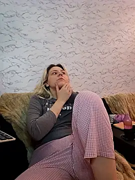 Snapshot of ScarletCallings420 chatting on 01.17.26 ScarletCallings420 online show from 01.17.26