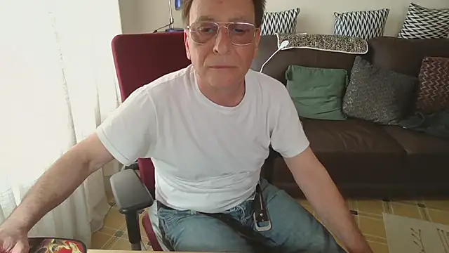 Snapshot of HETEREOMAN chatting on 04.11.26 HETEREOMAN online show from 04.11.26