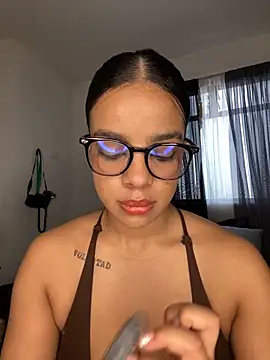 trianawhite online show from 04.11.26