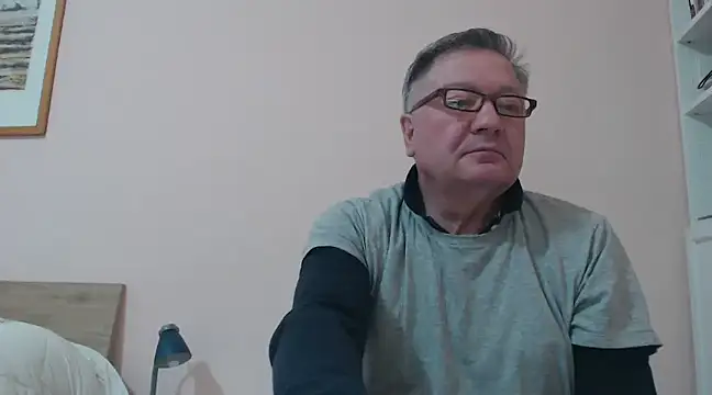 Snapshot of YOU6me chatting on 12.23.24 YOU6me online show from 12.23.24