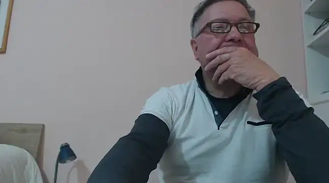 Snapshot of YOU6me chatting on 12.26.24 YOU6me online show from 12.26.24