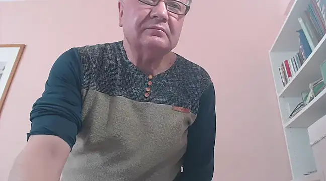 Snapshot of YOU6me chatting on 12.31.24 YOU6me online show from 12.31.24