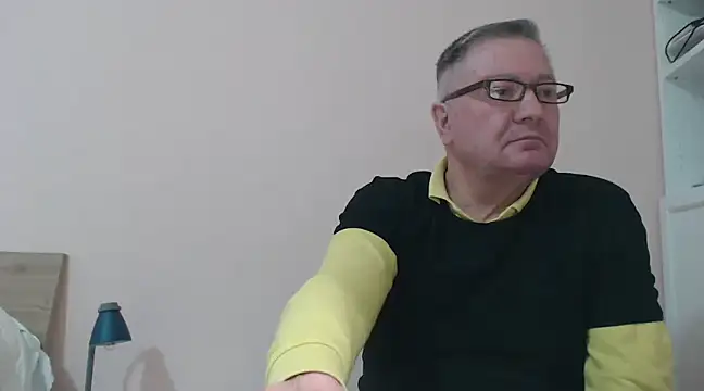 Snapshot of YOU6me chatting on 01.06.25 YOU6me online show from 01.06.25