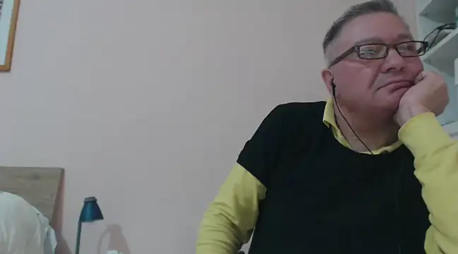 Snapshot of YOU6me chatting on 01.06.25 YOU6me online show from 01.06.25