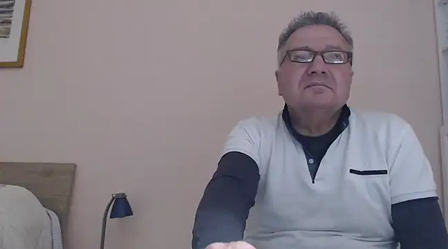 Snapshot of YOU6me chatting on 01.15.25 YOU6me online show from 01.15.25