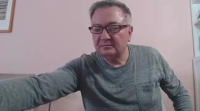 Snapshot of YOU6me chatting on 01.25.25 YOU6me online show from 01.25.25