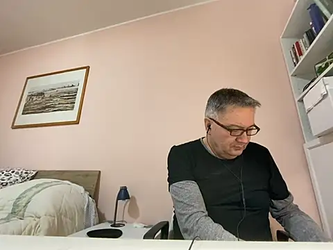 Snapshot of YOU6me chatting on 01.27.25 YOU6me online show from 01.27.25