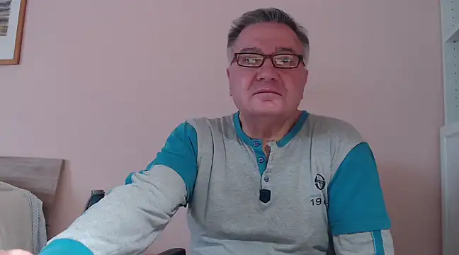 Snapshot of YOU6me chatting on 01.31.25 YOU6me online show from 01.31.25