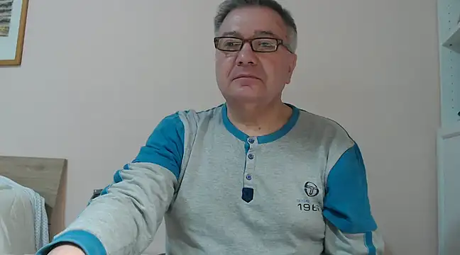 Snapshot of YOU6me chatting on 01.31.25 YOU6me online show from 01.31.25