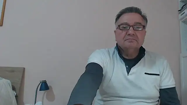 Snapshot of YOU6me chatting on 02.14.25 YOU6me online show from 02.14.25