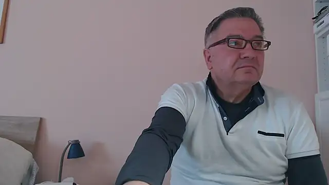Snapshot of YOU6me chatting on 02.16.25 YOU6me online show from 02.16.25