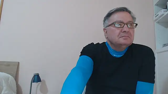 Snapshot of YOU6me chatting on 03.19.25 YOU6me online show from 03.19.25