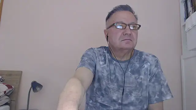 Snapshot of YOU6me chatting on 09.08.25 YOU6me online show from 09.08.25