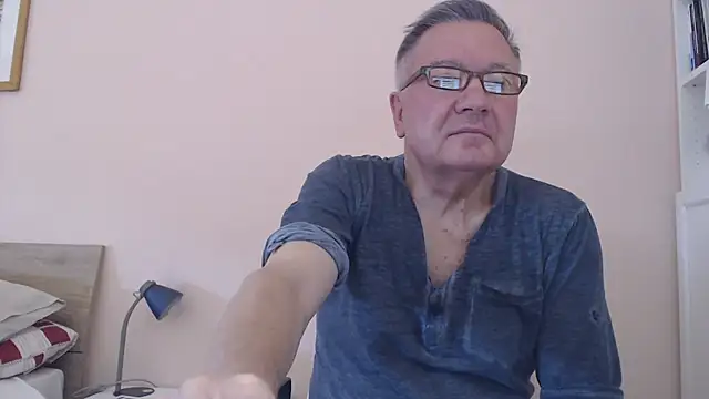 Snapshot of YOU6me chatting on 09.19.25 YOU6me online show from 09.19.25