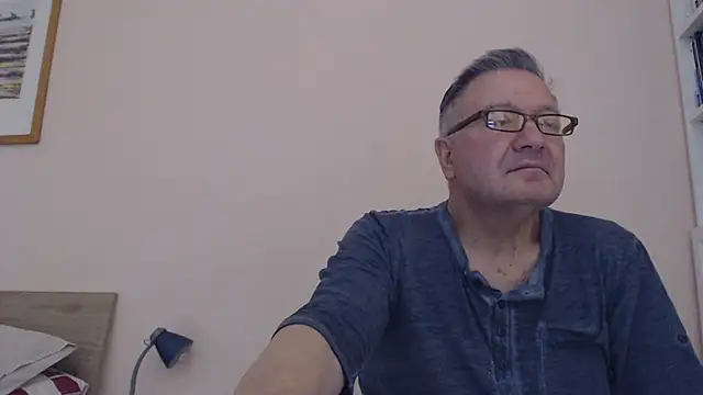 Snapshot of YOU6me chatting on 09.21.25 YOU6me online show from 09.21.25
