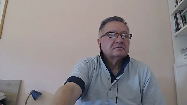 Snapshot of YOU6me chatting on 09.25.25 YOU6me online show from 09.25.25