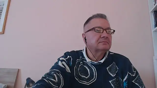 Snapshot of YOU6me chatting on 10.14.25 YOU6me online show from 10.14.25