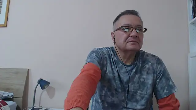 Snapshot of YOU6me chatting on 10.17.25 YOU6me online show from 10.17.25