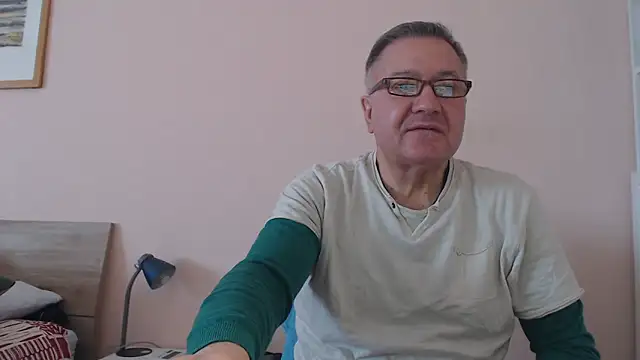 Snapshot of YOU6me chatting on 10.25.25 YOU6me online show from 10.25.25