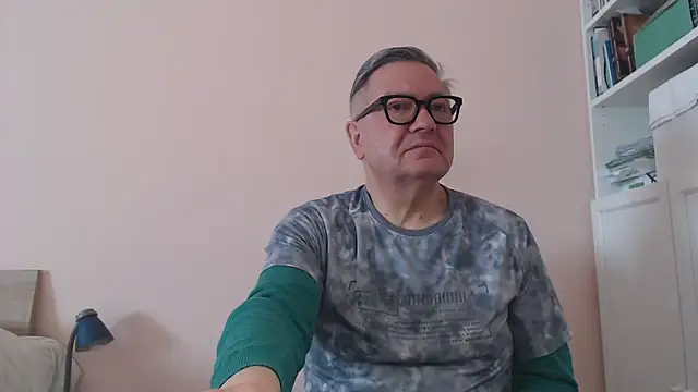 Snapshot of YOU6me chatting on 05.20.26 YOU6me online show from 05.20.26