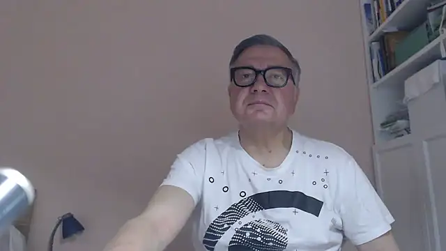 Snapshot of YOU6me chatting on 06.17.26 YOU6me online show from 06.17.26