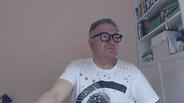 Snapshot of YOU6me chatting on 06.18.26 YOU6me online show from 06.18.26