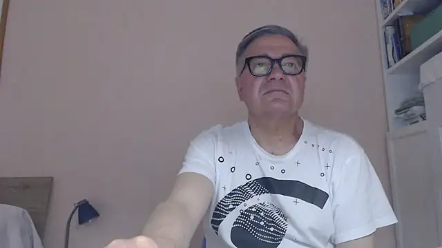 Snapshot of YOU6me chatting on 06.18.26 YOU6me online show from 06.18.26