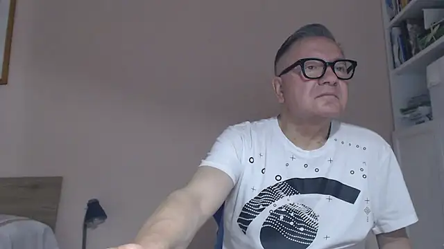 Snapshot of YOU6me chatting on 07.17.26 YOU6me online show from 07.17.26