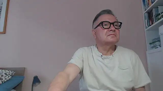 Snapshot of YOU6me chatting on 07.27.26 YOU6me online show from 07.27.26