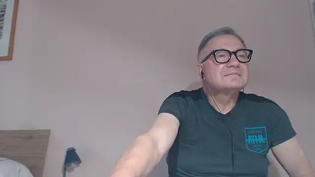 Snapshot of YOU6me chatting on 07.30.26 YOU6me online show from 07.30.26