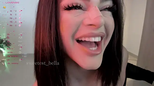 Snapshot of sweetest_bella chatting on 12.13.25 sweetest bella online show from 12.13.25